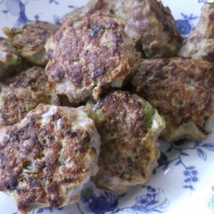 セロリと豚ひき肉で かんたんミートボール レシピ 作り方 By Ayanz 楽天レシピ セロリと豚ひき肉で かんたんミートボール レシピ 作り方 By Ayanz 楽天レシピ